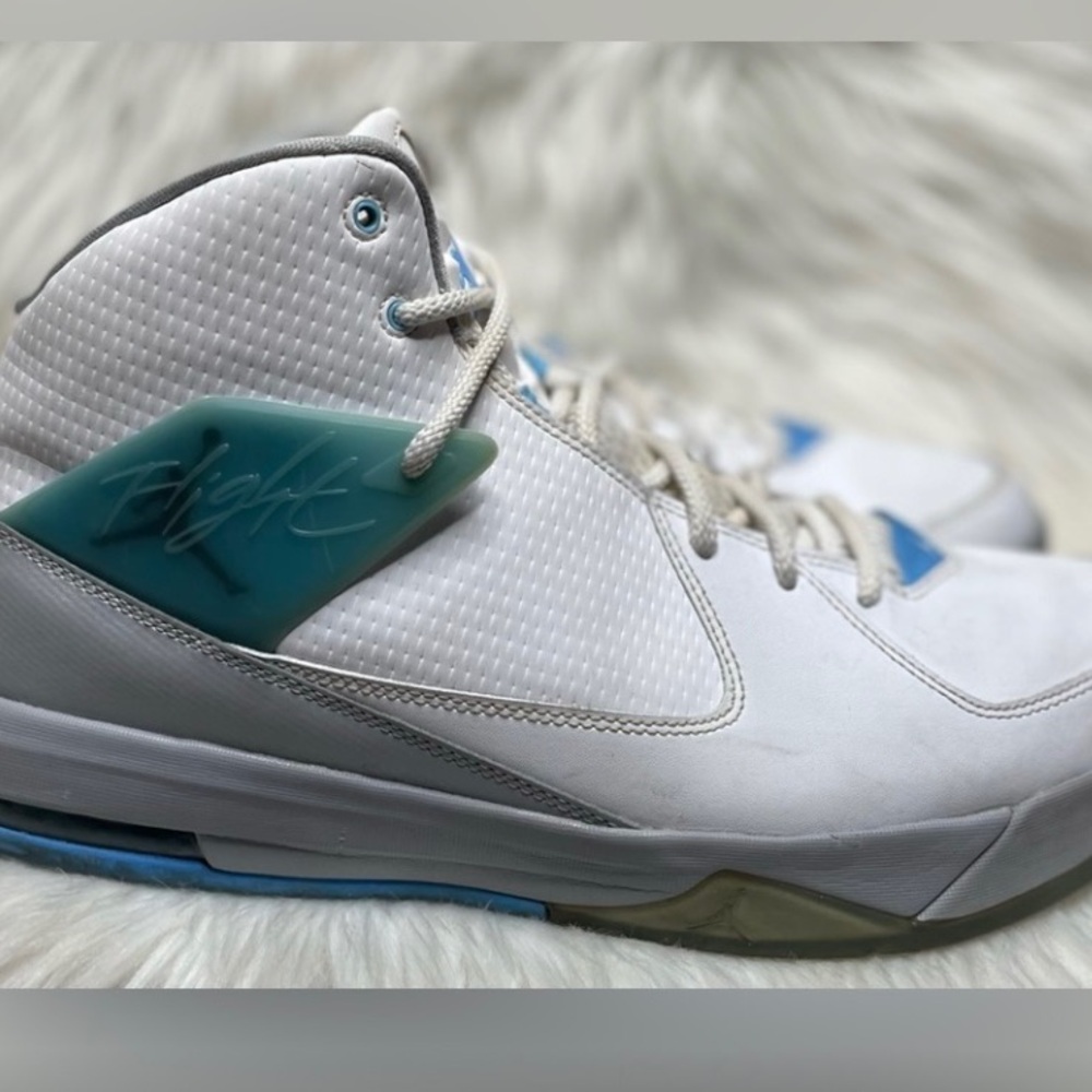 Air Jordan Incline Basketball sneakers